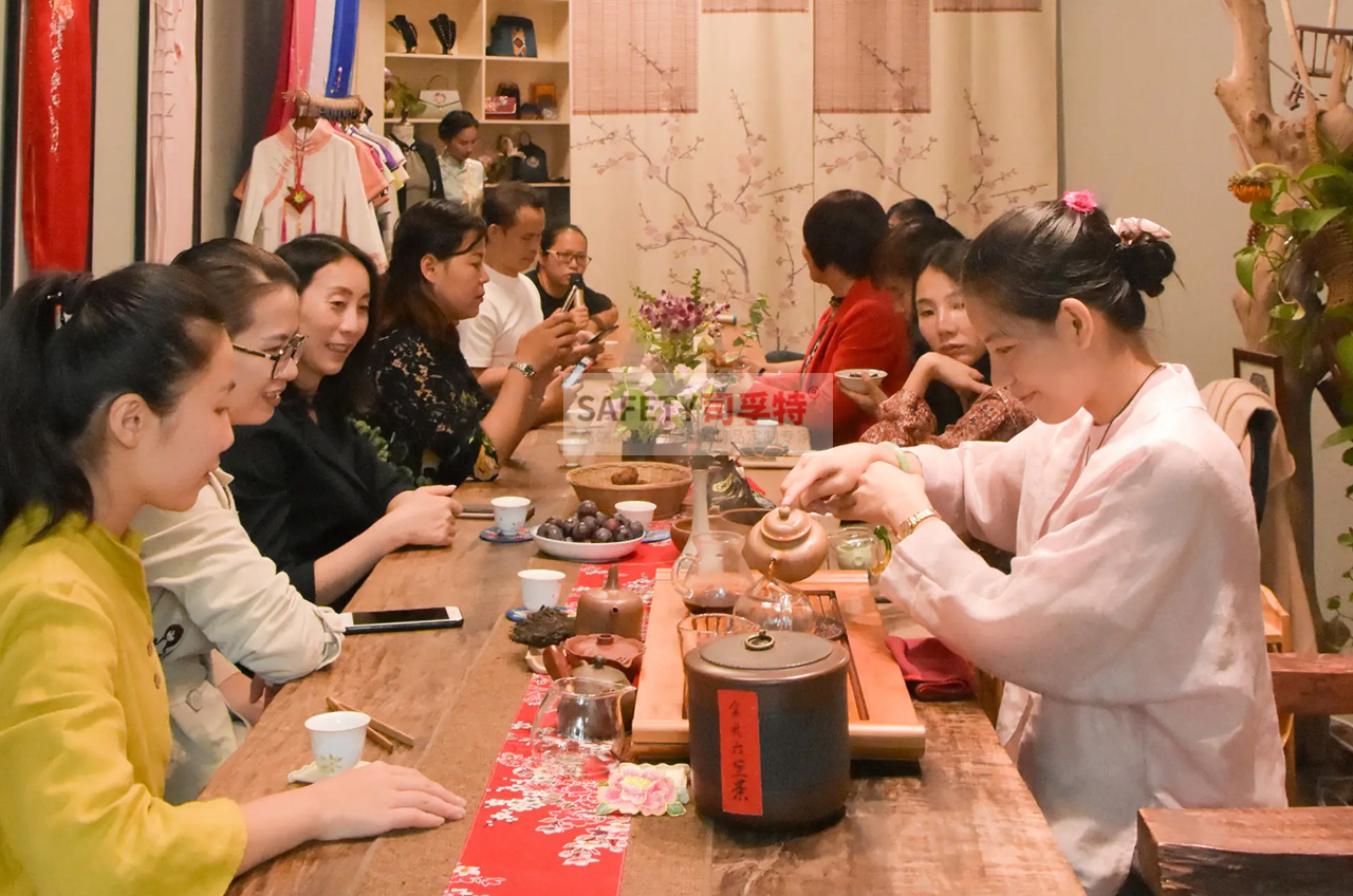 “圍爐煮茶”為什么火？年輕人追捧是有原因的-司孚特圍爐茶桌(圖1)